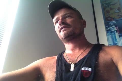 TIERY B. // PHOTO-PORNO-GRAPHER - Copyright / messy Talk In Front Of A Straight Porn Vid