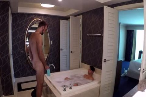 homosexual Muscle man Mason Blistering  Showers With Casey Everet