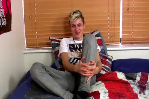 Skylar West Plays With His long 10-Pounder And drills His arsehole