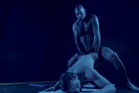 Yoga Trainer Helps Stretch An wazoo aperture