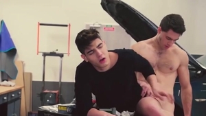 Auto Mechanic fucked A dirty Client