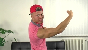 Toned, Flexing, Fapping: A Cam Love Affair
